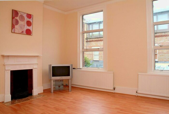 2 Bedroom Flat To Rent In Devonshire Road, Chiswick, London, W4