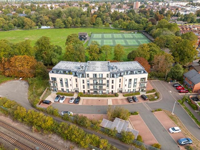 3 Bedroom Flat For Sale In De Normanville Avenue, Leamington Spa, CV31