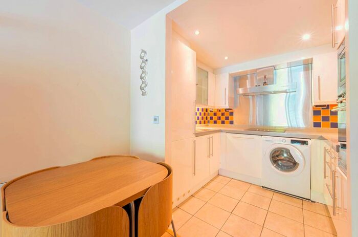 1 Bedroom Flat To Rent In Western Gateway, Royal Docks, London, E16