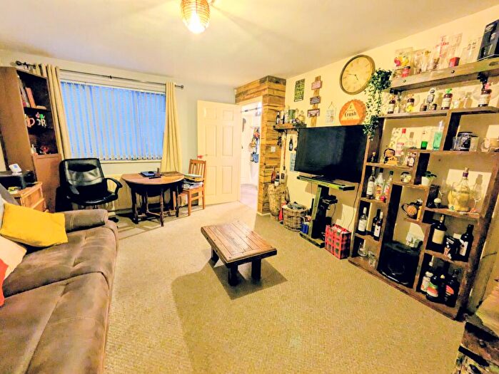 3 Bedroom Semi Detached House For Sale In Hambledon Avenue, Bradford, BD4