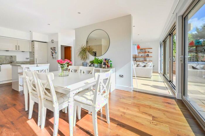 2 Bedroom Maisonette To Rent In Hitherbury Close, Guildford, GU2