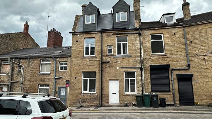 1 Bedroom Flat To Rent In Atkinson Street, Shipley, BD18
