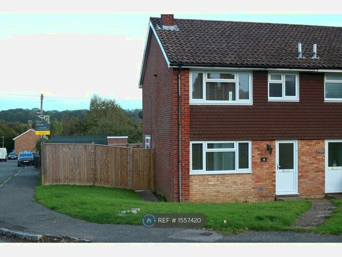 3 Bedroom Semi-Detached House To Rent In Michelham Road, Uckfield, TN22