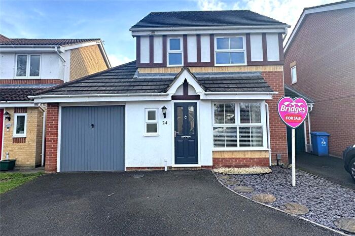 3 Bedroom Detached House For Sale In Richmond Close, Farnborough, Hampshire, GU14