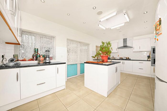 5 Bedroom End Terrace House For Sale In Blythswood Road, Ilford, IG3