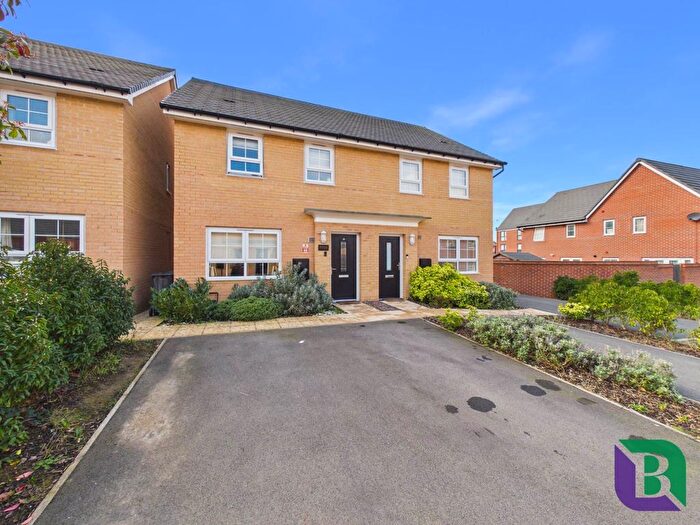 3 Bedroom Semi Detached House For Sale In Wells Grove, Eagle Farm South, MK17