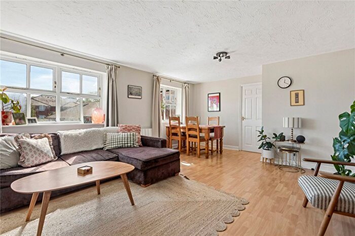 2 Bedroom Flat For Sale In Massingberd Way, London, SW17