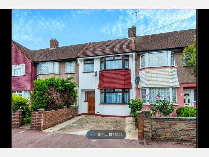 1 Bedroom Flat To Rent In Naseby Road, Dagenham, RM10