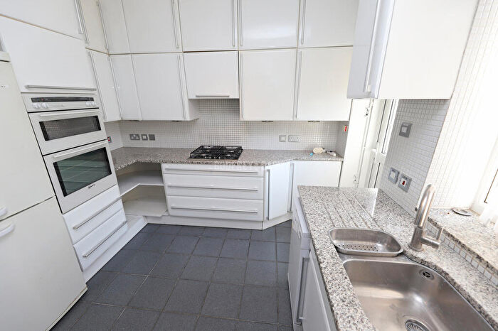 3 Bedroom Apartment To Rent In Lyttelton Road, Hampstead Garden Suburb, N2