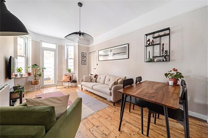 2 Bedroom Apartment For Sale In Thornlaw Road, London, SE27