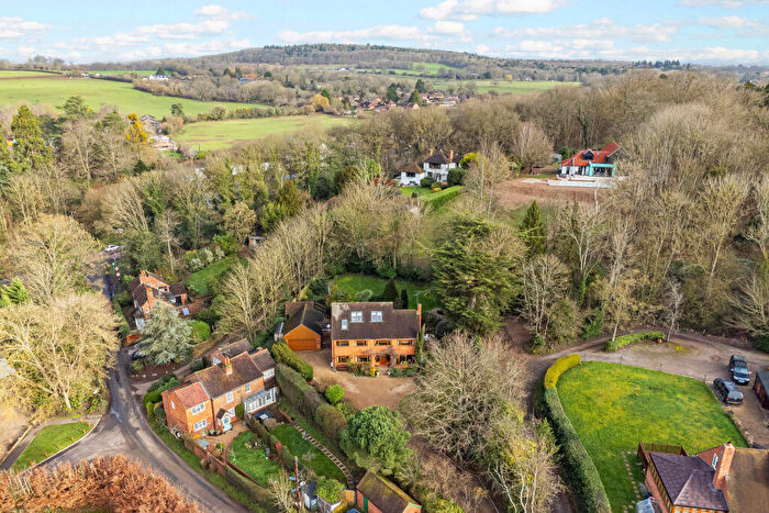 5 Bedroom Detached House For Sale In Knowl Hill Common, Reading, RG10