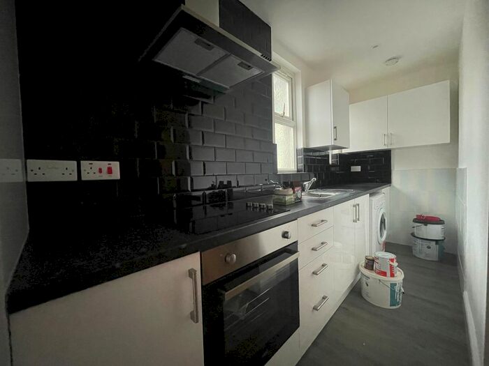 2 Bedroom Flat To Rent In Albany Road, Roath, Cardiff, CF24