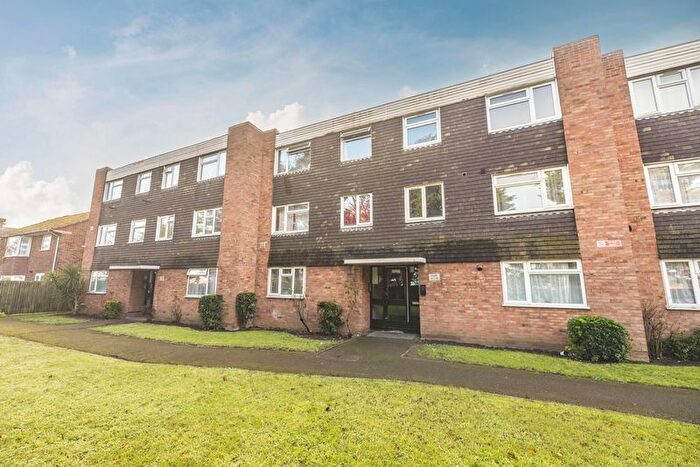 2 Bedroom Flat For Sale In Hill Rise, Slough, SL3