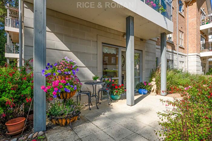 1 Bedroom Retirement Property For Sale In Austin Place, Weybridge, KT13