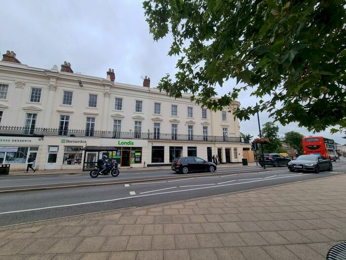 4 Bedroom Apartment To Rent In Flat, - Victoria Terrace, CV31
