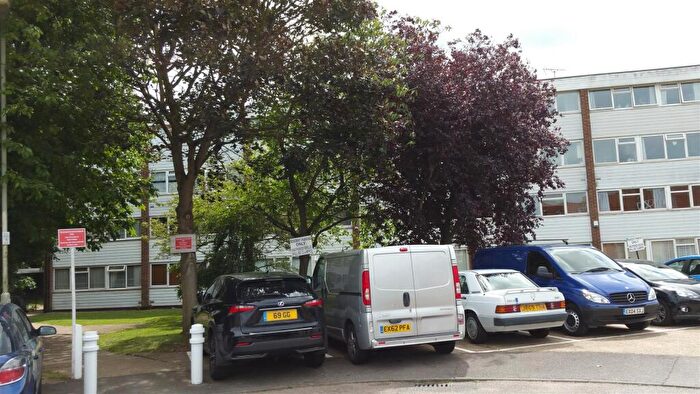 2 Bedroom Flat To Rent In Long Green, Chigwell, London, IG7