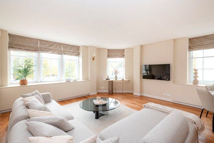 3 Bedroom Flat To Rent In Piccadilly, Mayfair, London, W1J