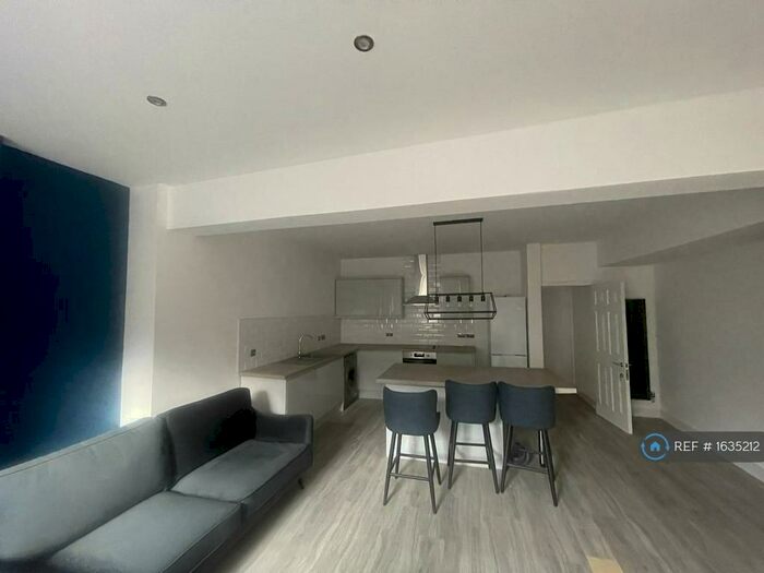 2 Bedroom Flat To Rent In Victoria Street, Crewe, CW1