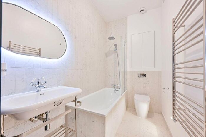 2 Bedroom Flat To Rent In Blenheim Gardens, Willesden Green, London, NW2