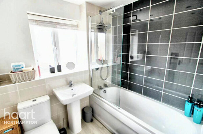 5 Bedroom Detached House For Sale In Eider Close, Northampton, NN4