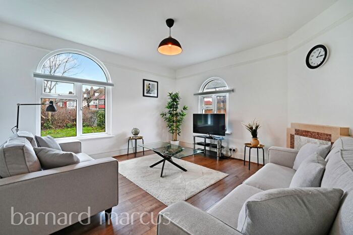 3 Bedroom Detached House To Rent In Craignish Avenue, London, SW16