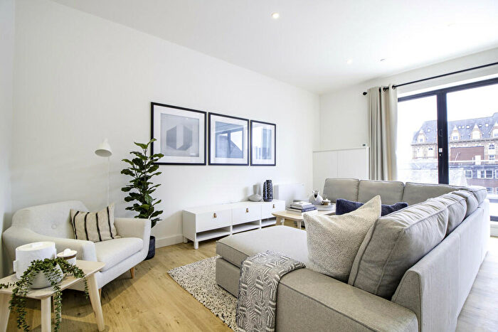 3 Bedroom Apartment To Rent In Devonshire House, Leeds, LS1