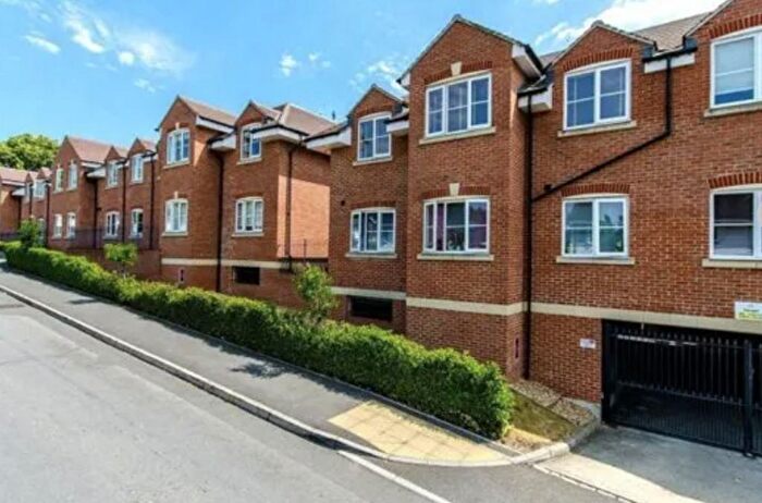 1 Bedroom Flat For Sale In Bells Hill Green, Slough, SL2