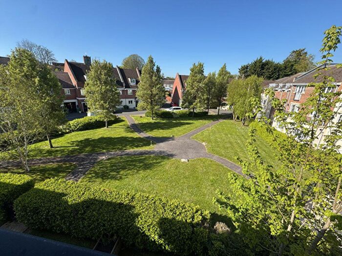 2 Bedroom Flat For Sale In Spiro Close, Pulborough, RH20
