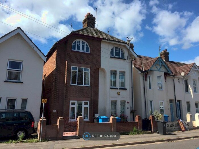 4 Bedroom Semi-Detached House To Rent In Emerson Road, Poole, BH15