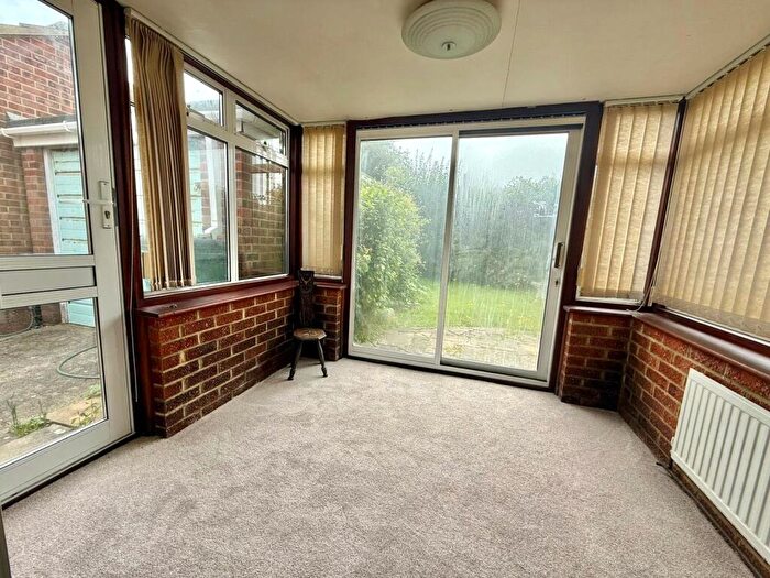 2 Bedroom Bungalow For Sale In Swallow Drive, Milford On Sea, Lymington, Hampshire, SO41