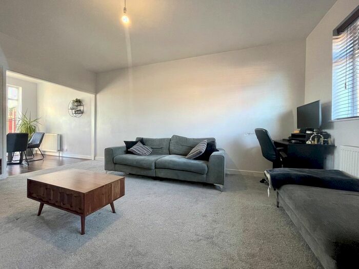 3 Bedroom Semidetached House For Sale In Kingsgate Avenue, Birstall, LE4