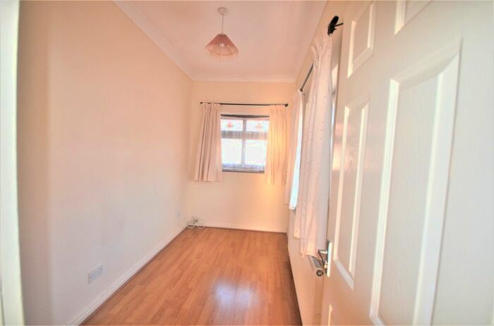 5 Bedroom End Terrace House To Rent In Roll Gardens, IG2