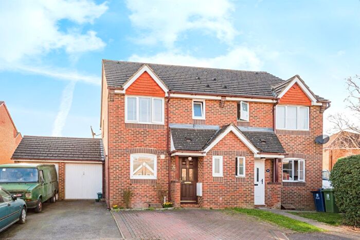 3 Bedroom Semi-Detached House For Sale In Swallow Close, Oxford, OX4