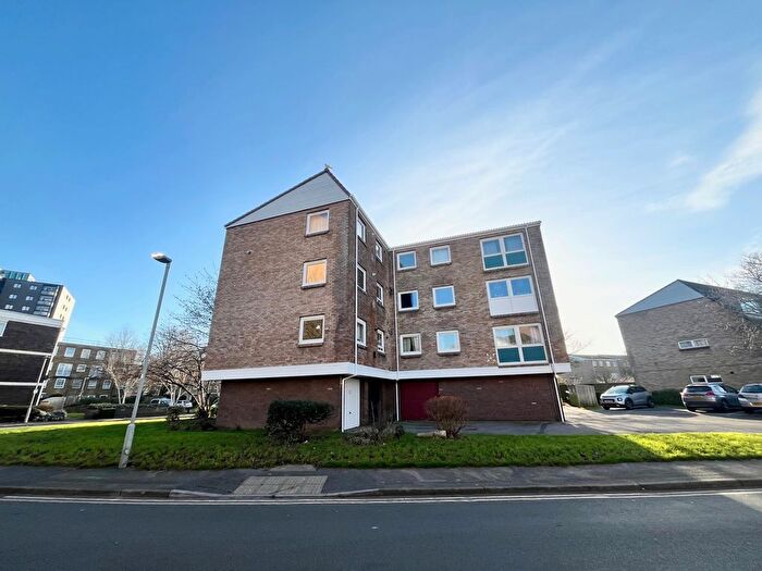 2 Bedroom Flat To Rent In Perry Gardens, Poole, BH15