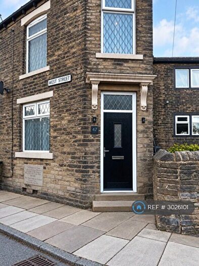 2 Bedroom End Of Terrace House To Rent In West St, Halifax, HX3