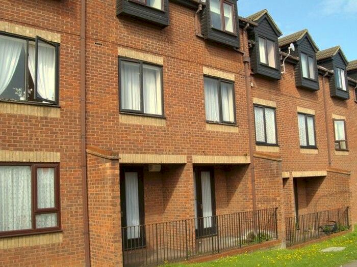 1 Bedroom Flat To Rent In Rectory Road, Rushden, NN10