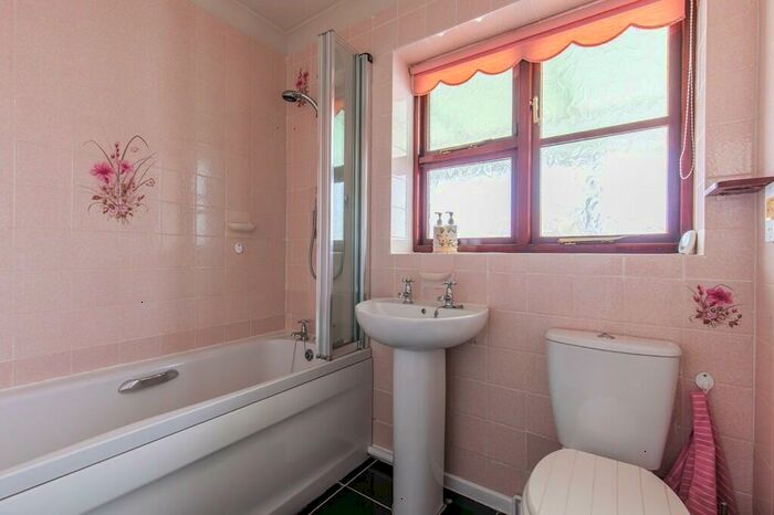 2 Bedroom Detached Bungalow For Sale In Hunstanton, PE36