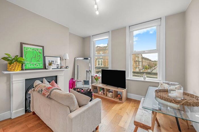 2 Bedroom Flat For Sale In Stroud Green Road, London, N4