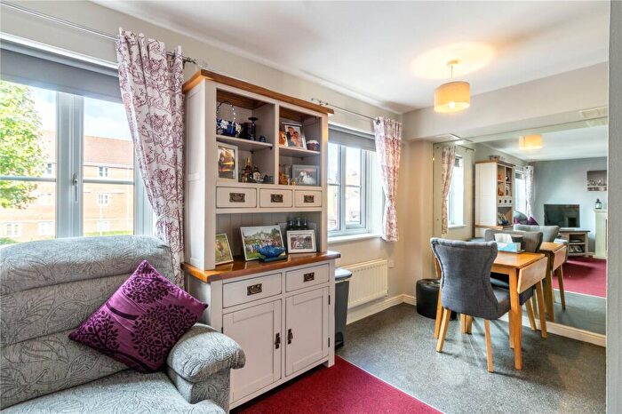 2 Bedroom Apartment For Sale In Hedgers Close, Bristol, BS3