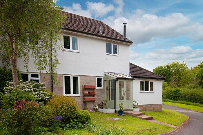 3 Bedroom Semi-Detached House For Sale In Chilmark, SP3