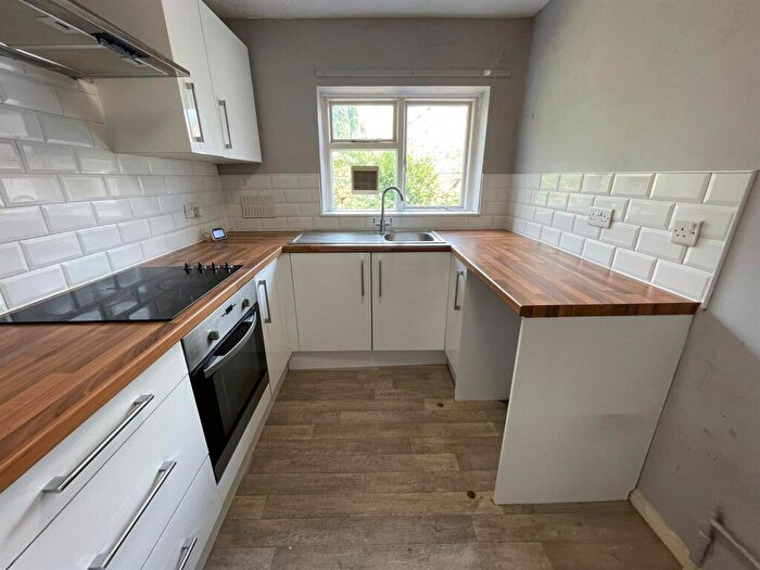 2 Bedroom Flat To Rent In Stathern Walk, Nottingham, NG5