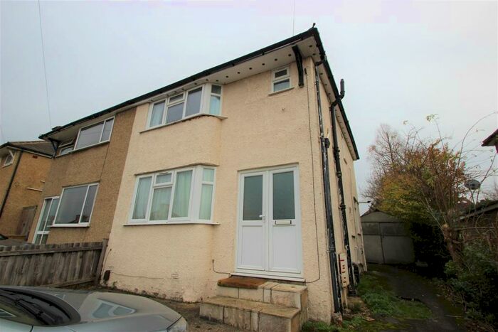 4 Bedroom House To Rent In Derwent Avenue, Headington, OX3