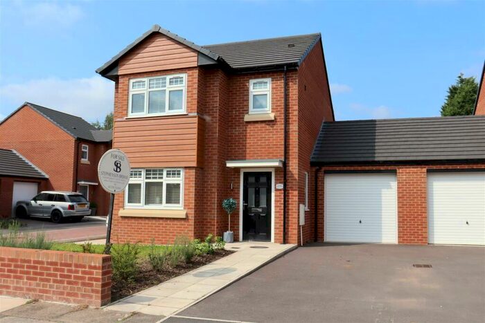 3 Bedroom Link Detached House To Rent In Manor Way, Crewe, Cheshire, CW2