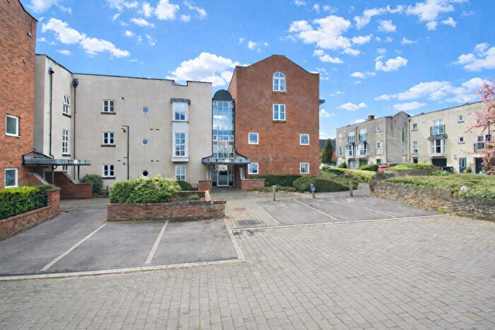 2 Bedroom Flat For Sale In Fantastic Flat On Strathearn Drive, Westbury-On-Trym, Bristol, BS10