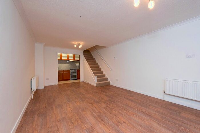 1 Bedroom Flat To Rent In St. Stephen's Gardens, London, SW15