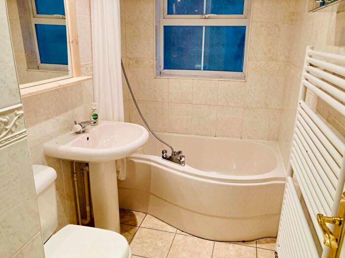 2 Bedroom Apartment To Rent In Rushams Road, Horsham, RH12