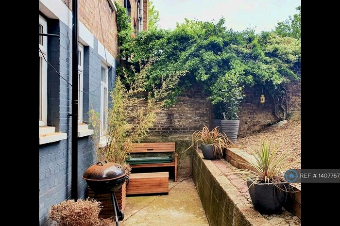 2 Bedroom Flat To Rent In Gibbon Road, London, SE15