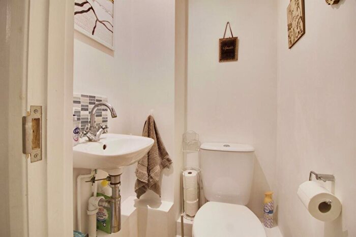3 Bedroom End Of Terrace House For Sale In Howlands, Welwyn Garden City, AL7