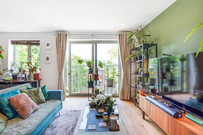 2 Bedroom Flat For Sale In Devonshire Road, Sutton, SM2