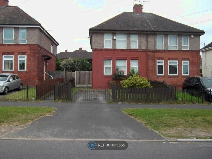 3 Bedroom Semi-Detached House To Rent In Hastilar Road South, Sheffield, S13